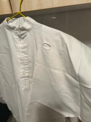 Túnica infantil blanca. Edad sobre 8/9 años