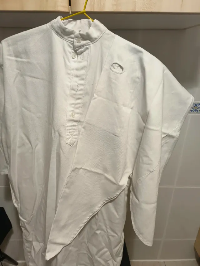 Túnica infantil blanca. Edad sobre 8/9 años