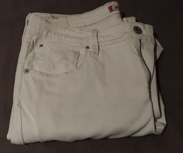 Vaqueros Levi's blancos