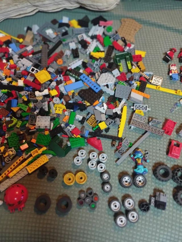 Lote de 2 kg de piezas LEGO