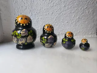 Set di matrioske dipinte a mano