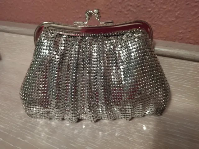 Clutch metal plateado