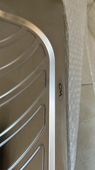 Lavandino in metallo nuovo