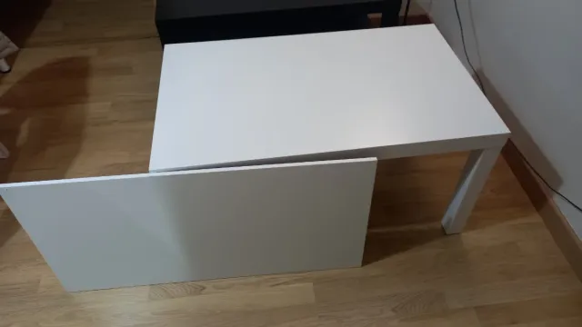 Mesa de salón blanca