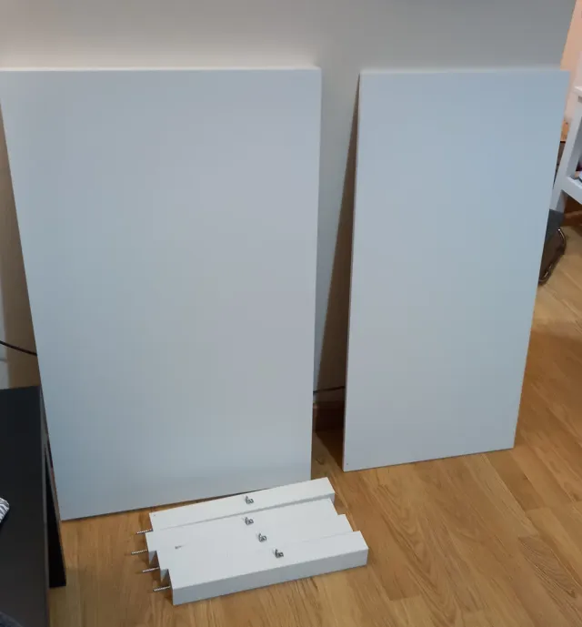 Mesa de salón blanca