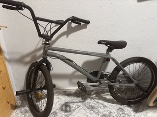 Bicicleta BMX Monty Gris