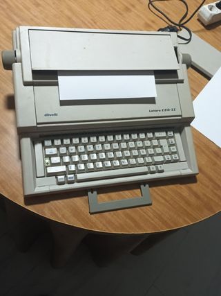 Máquina de escribir Olivetti Lettera 515-II