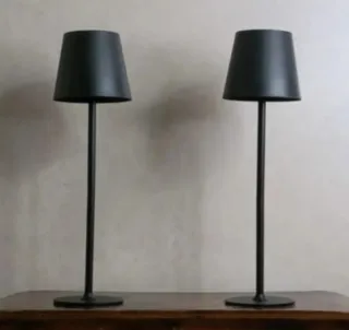 Coppia Lampade LED Nere