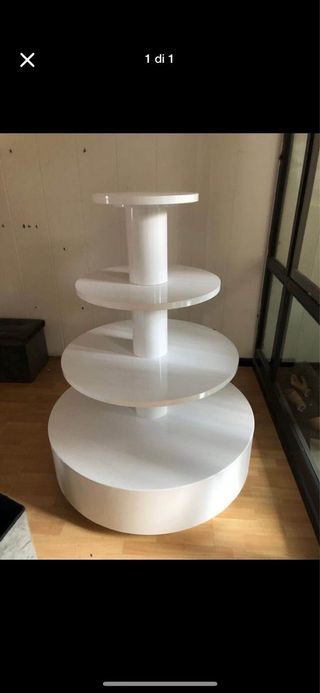 Tavolo rotondo bianco a più ripiani