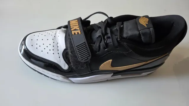 Zapatillas Jordan Legacy 312 Low Negras y Doradas