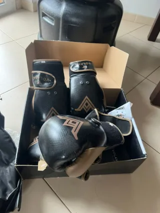 Saco de boxeo VOLAVA con guantes