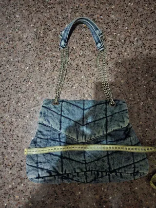Bolso vaquero con cadena