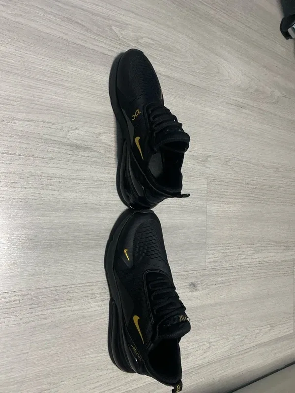 Zapatillas Nike Air Max 270 Negras y Doradas