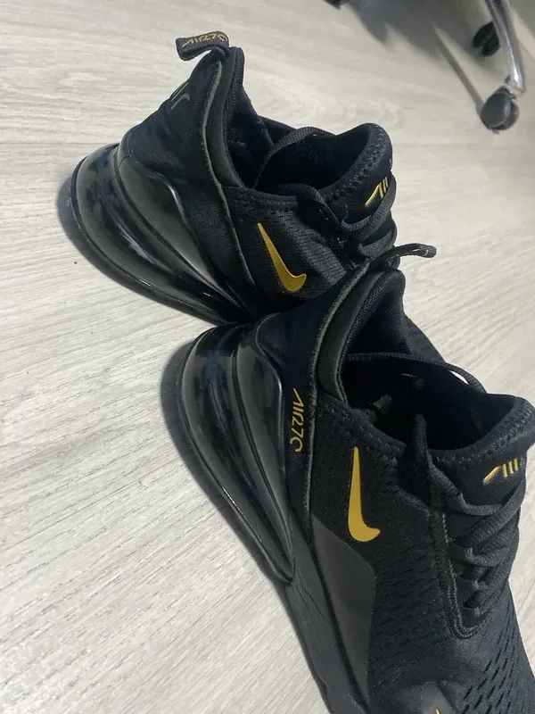 Zapatillas Nike Air Max 270 Negras y Doradas