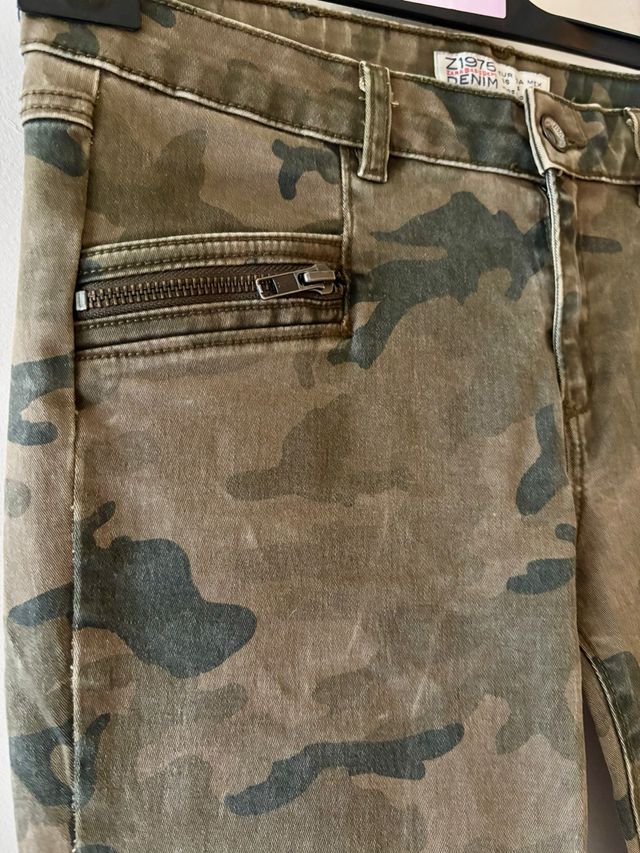 Pantalón camuflaje Zara verde militar
