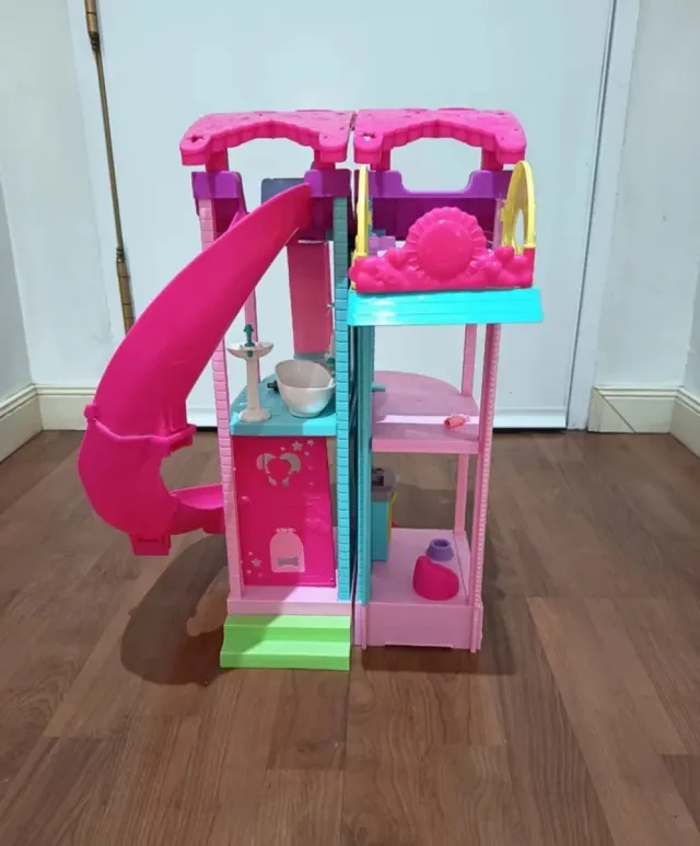 Barbie Chelsea Casa de Muñecas con Accesorios