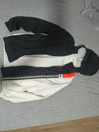 Chaqueta Lacoste Negra y Blanca