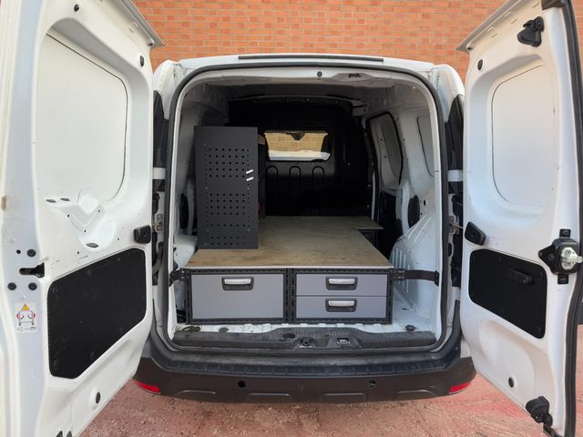 Renault Express furgón taller con estanterías