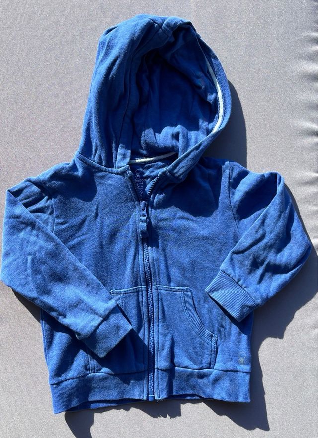 Sudadera azul con capucha de “Mothercare”