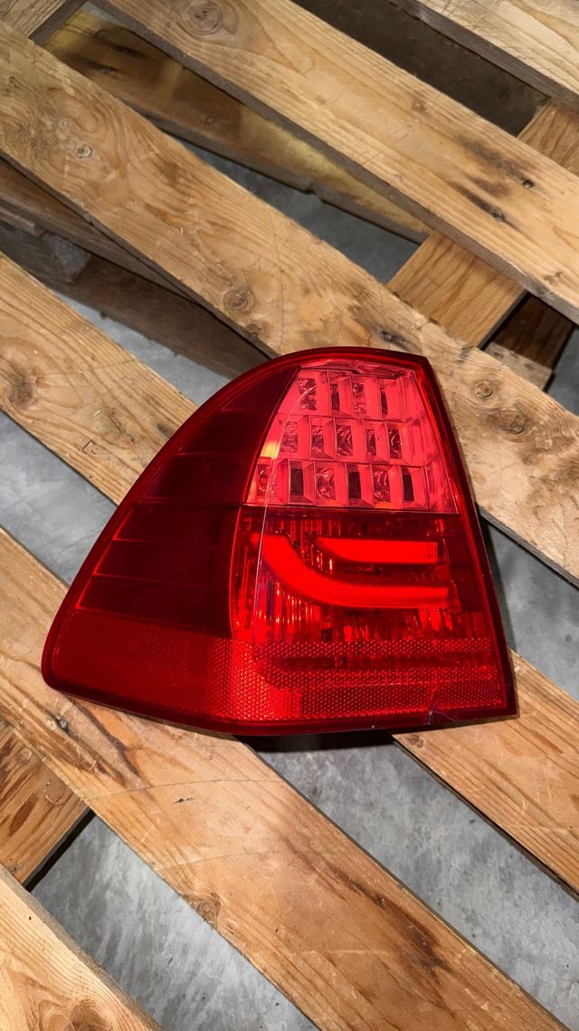 Piloto trasero izquierdo BMW E91 LCI (arruinado)