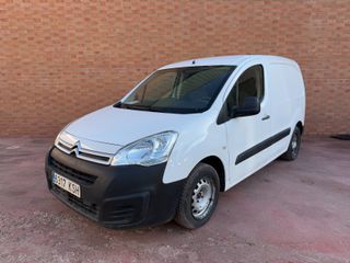 Citroën Berlingo con bola de remolque