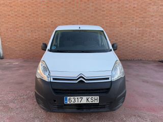 Citroën Berlingo con bola de remolque