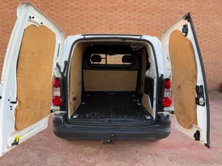 Citroën Berlingo con bola de remolque