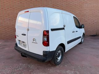 Citroën Berlingo con bola de remolque