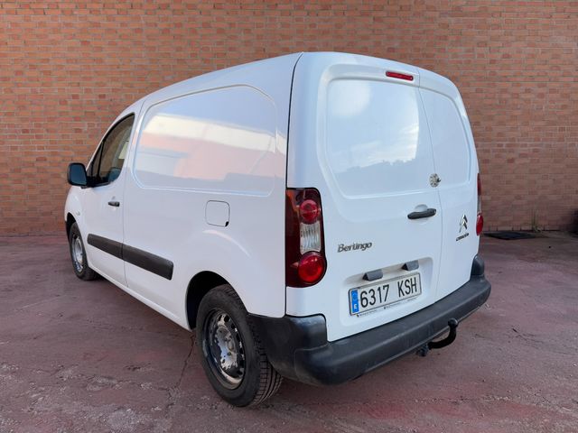 Citroën Berlingo con bola de remolque