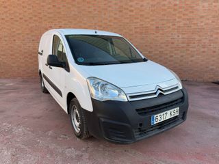 Citroën Berlingo con bola de remolque