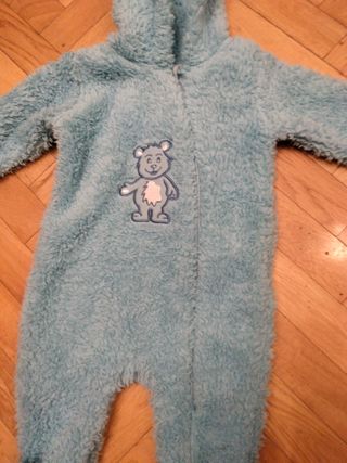 Buzo de bebé azul con osito. De 0 a 2 meses. Urge