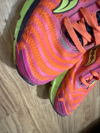 Zapatillas Saucony Talla 42  Naranja/Amarillo/Rosa
