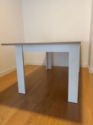 Mesa de comedor moderna madera y blanca