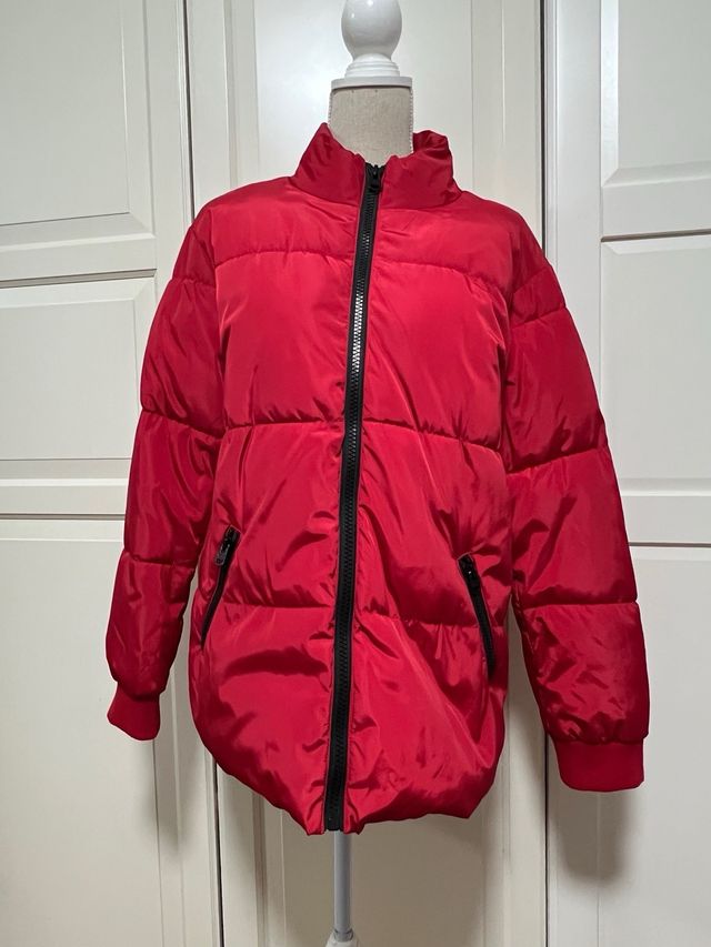 Abrigo rojo acolchado