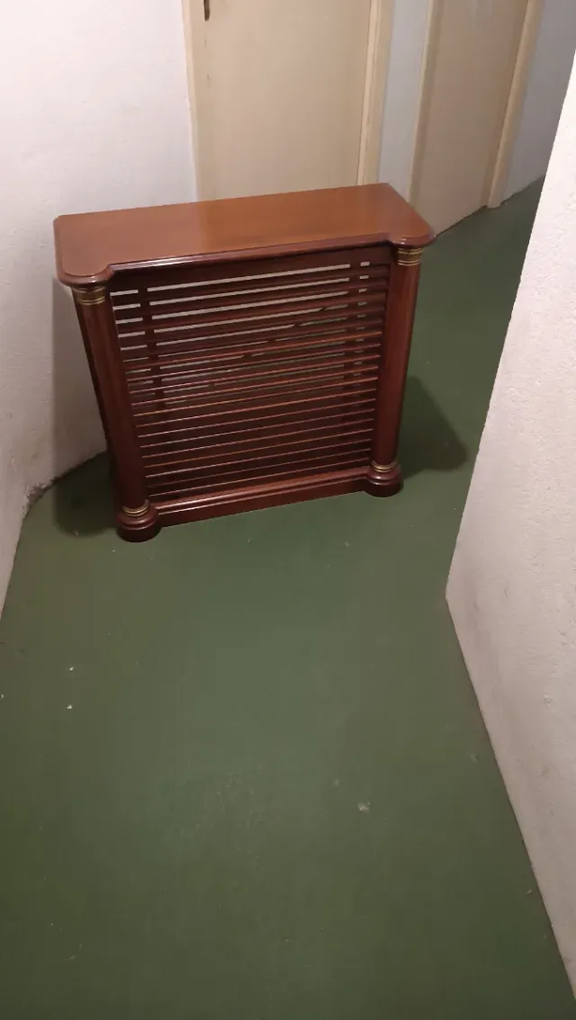 Cubreradiador de madera