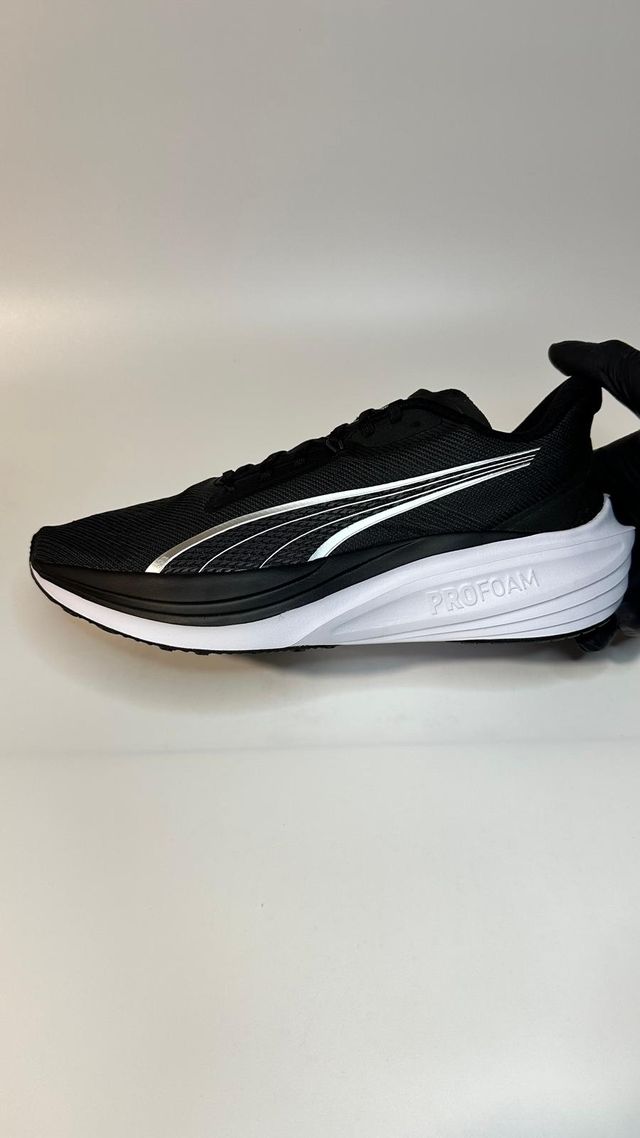 Puma Darter Pro Black/White - Size 42
