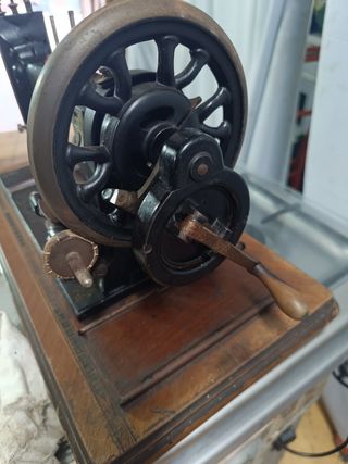 Máquina de coser antigua Helvetia