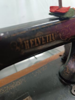Máquina de coser antigua Helvetia