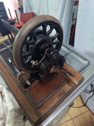 Máquina de coser antigua Helvetia