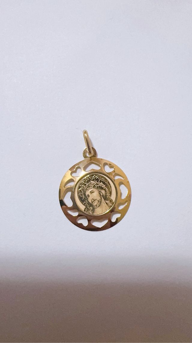 Ciondolo volto di Gesù in Oro giallo 18kt 750