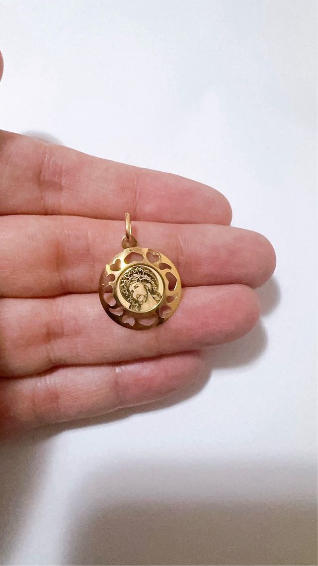 Ciondolo volto di Gesù in Oro giallo 18kt 750