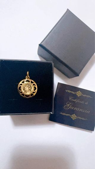 Ciondolo volto di Gesù in Oro giallo 18kt 750