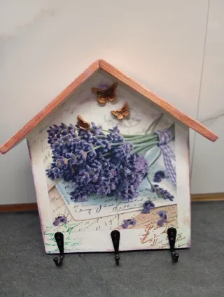Casita colgador madera hecho a mano