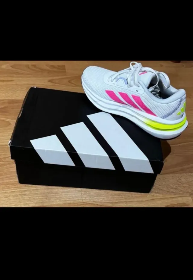 Zapatillas Adidas Blancas y Rosas