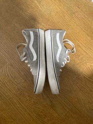 Zapatos Vans grises (casi sin uso)