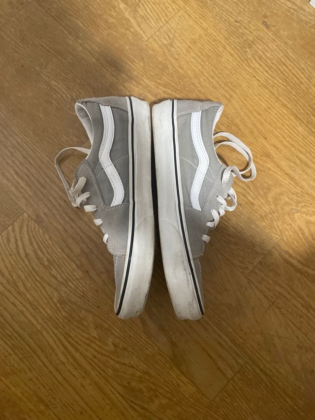 Zapatos Vans grises (casi sin uso)