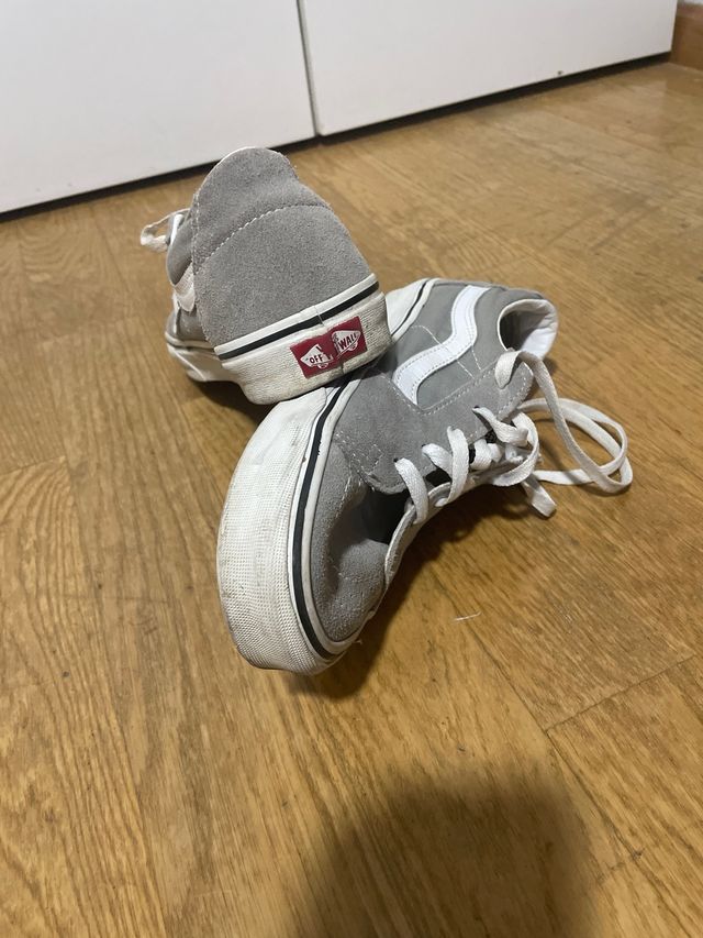 Zapatos Vans grises (casi sin uso)