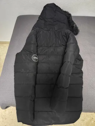 Chaquetón Supply Negro con Capucha