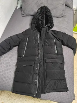Chaquetón Supply Negro con Capucha