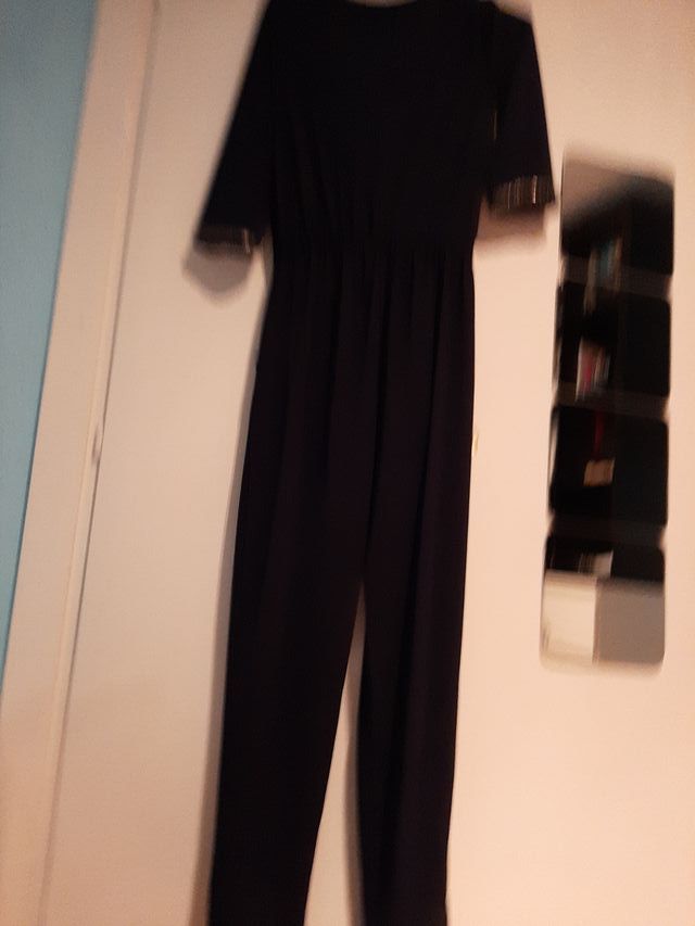 Mono azul marino con detalles